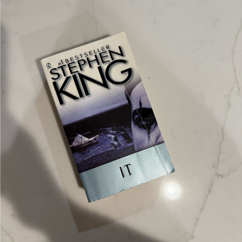 Stephen King 'IT' Paperback Book